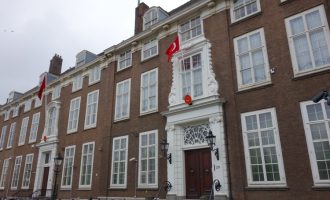 Η τουρκική πρεσβεία παρακολουθεί Ολλανδούς πολίτες που κατακρίνουν τον Ερντογάν