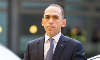 Κύπριος υπουργός: Πώς καταφέρουμε να βγούμε από το μνημόνιο