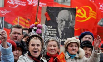 Απαγορεύεται κάθε αναφορά στον κομμουνισμό στην Πολωνία
