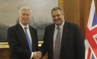 Βρετανός υπουργός Άμυνας: Θα συνεχίσουμε να βοηθάμε την Ελλάδα