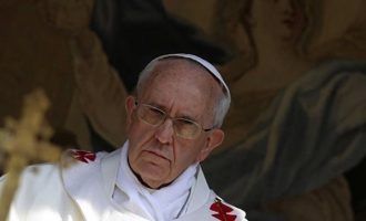 Δήλωση-έκπληξη από τον Πάπα – “Μισοκλείνει” την πόρτα στους πρόσφυγες