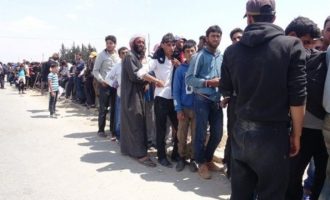 Χάος στη βορειοδυτική Συρία – Χιλιάδες πρόσφυγες καταφεύγουν στους Κούρδους