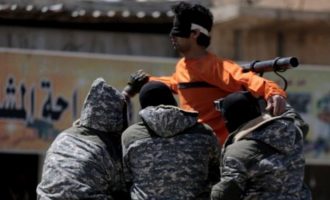 Το Ισλαμικό Κράτος σταύρωσε “συνεργάτη” των Κούρδων στη Μανμπίτζ