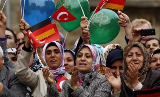 “Μούδιασε” η Γερμανία με την άρση της βίζας για Τούρκους στην Ευρώπη