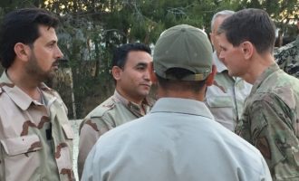 Ο στρατηγός Τζόσεφ Βότελ “επιθεώρησε” τις κουρδικές δυνάμεις στη Συρία
