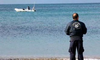Νεκρή γυναίκα ανέσυραν λιμενικοί από τη θάλασσα στο Π. Φάληρο