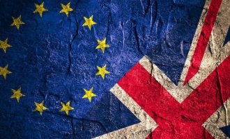 Η Βρετανία παρακολουθείται άγρυπνα από τις αγορές ενόψει δημοψηφίσματος