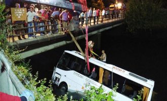 Τραγωδία στην Τουρκία: Σε αρδευτικό κανάλι κατέληξε τουριστικό λεωφορείο