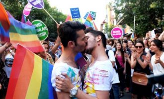 Πλαστικές σφαίρες και καταστολή κατά του gay pride στην Κωνσταντινούπολη (βίντεο)
