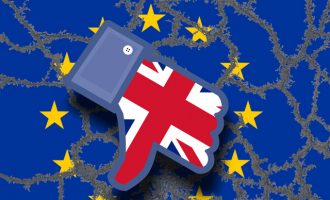 Νέο σοκ: Μπροστά 7 μονάδες το Brexit σε δημοσκόπηση