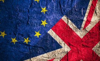 Παρουσιάστηκε η Λευκή Βίβλος του Brexit – Tι προβλέπει