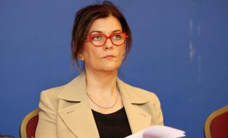 Αντωνοπούλου: Διαψεύδουμε την έκθεση της ΤτΕ και του Στουρνάρα