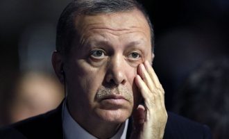 Η Τουρκία καταρρέει σε διαδικασία αποσύνθεσης