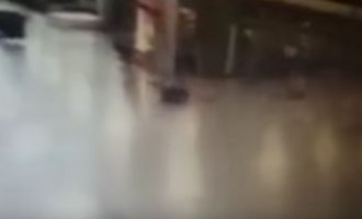 Βίντεο – ΣΟΚ! Αστυνομικός πάλεψε με βομβιστή αυτοκτονίας κι εκείνος πυροδότησε τα εκρηκτικά