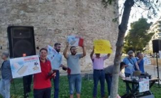 Τρεις και ο κούκος στη Θεσσαλονίκη στη συγκέντρωση των “Παραιτηθείτε”
