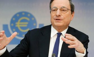 Το ξεκαθαρίζει ο Ντράγκι: Δεν θα αλλάξει η νομισματική πολιτική της ΕΚΤ