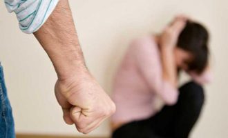 Κρήτη: Νταής κακοποίησε τη γυναίκα του γιατί το κριθαράκι ήταν ανάλατο