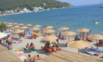 Die Presse: “Ρεκόρ τουριστών στην Ελλάδα, τη χώρα των διακοπών”