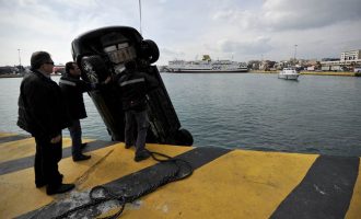 Αυτοκίνητο έπεσε στη θάλασσα στον Αγ. Νικόλαο Κορίνθου – Σώος ο οδηγός