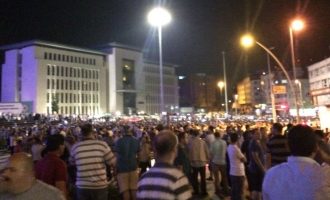 Χιλιάδες ισλαμιστές διαδηλωτές στην Κωνσταντινούπολη