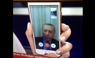 Επέστρεψε στην Τουρκία ο Ερντογάν – Απέτυχε το πραξικόπημα