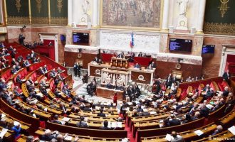 Παρατείνεται η κατάσταση έκτακτης ανάγκης στη Γαλλία για ακόμα έξι μήνες