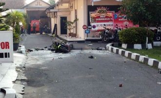 Επίθεση αυτοκτονίας σε αστυνομικό τμήμα στην Ινδονησία