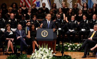 Μήνυμα ενότητας  Ομπάμα στην τελετή για τους 5 δολοφονημένους αστυνομικούς