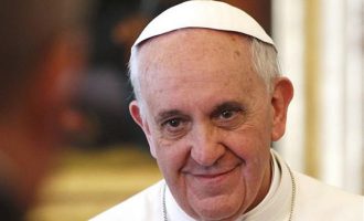Πάπας: Ζούμε έναν πόλεμο συμφερόντων για τα χρήματα και την εξουσία