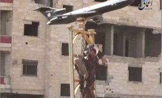 Το Ισλαμικό Κράτος σταύρωσε Σύρο πιλότο στη Ντέιρ Αλ Ζουρ (φωτο)
