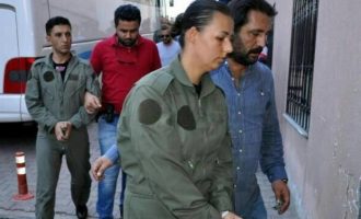 Συνελήφθη Τουρκάλα πιλότος για συμμετοχή στο πραξικόπημα (φωτο)