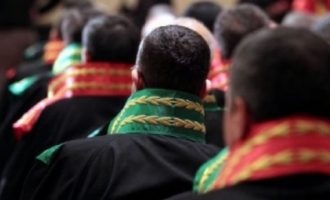 Ο Ερντογάν “καθάρισε” 2.745 δικαστές – Ξεκίνησαν τα ισλαμιστικά αντίποινα