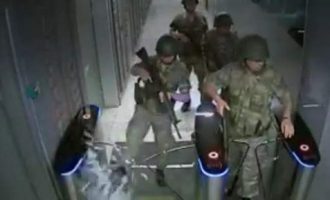 Τουρκία: Βίντεο – ντοκουμέντο από την εισβολή των στασιαστών στην κρατική TV