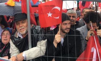 Οι Τούρκοι “ορκίζονται” ότι θα διαδηλώσουν ειρηνικά στην Κολωνία