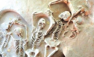 Τα απόκρυφα μυστικά των σκελετών στη νεκρόπολη του Δέλτα Φαλήρου