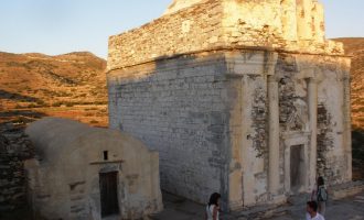 Σίκινος: Επιτέλους αποφάσισαν να διασώσουν τον αρχαίο Ναό του Πυθίου Απόλλωνα