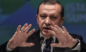 Όσοι δημοσιογράφοι διαφωνούν με το δημοψήφισμα Ερντογάν τους “τρώει το σκοτάδι”