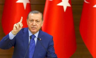 Προχωρά κανονικά το σχέδιο ανακήρυξης του Ερντογάν σε “σουλτάνο”