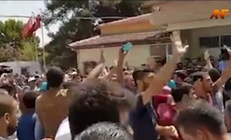 “Δολοφόνε Ερντογάν” φώναζαν οι συγγενείς των νεκρών στη Γκαζιαντέπ (βίντεο)