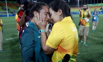 Ολυμπιακοί Αγώνες: Η Ισαντόρα έκανε πρόταση γάμου στην Ένια (φωτο)