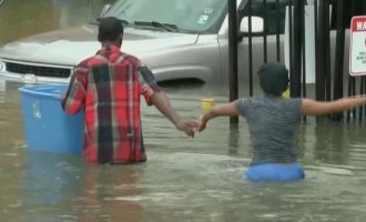 20.000 πλημμυροπαθείς στη Λουιζιάνα (φωτο + βίντεο)