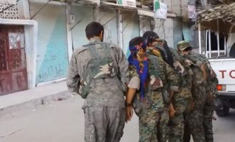 Λίγο πριν αποτελειώσουν το ISIS στη Μανμπίτζ οι Κούρδοι χορεύουν πυρρίχιους (βίντεο)