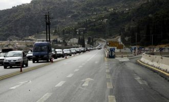 Αδειάζει η Αθήνα: Κυκλοφοριακό χάος στην Κορίνθου – Πατρών