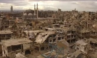 Συριακά αεροπλάνα βομβάρδισαν συνοικία τζιχαντιστών στη Χομς