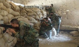 Σύροι στρατιώτες κατέστρεψαν το αρχηγείο του ISIS στη Ντέιρ Αλ Ζουρ