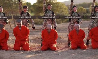 Ανήλικοι τζιχαντιστές εκτελούν πέντε ομήρους στη Ράκα