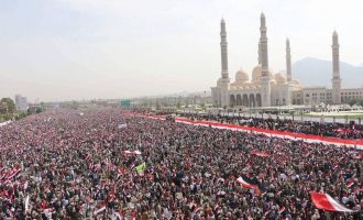 Εκατομμύρια διαδήλωσαν στην Υεμένη – ΣΟΚ στη Σαουδική Αραβία και στη Δύση