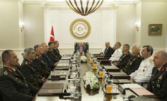 Το πογκρόμ συνεχίζεται – Αποτάσσονται 586 συνταγματάρχες στην Τουρκία