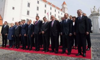 Με το ανεπίσημο γεύμα των ηγετών συνεχίζεται η Σύνοδος στην Μπρατισλάβα