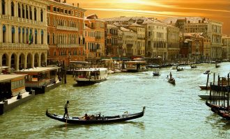 Διαβάστε από ποιους κινδυνεύει με καταστροφή η Βενετία